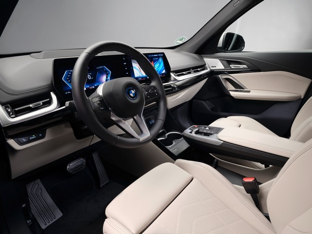 z-uj-BMW-iX1-eDrive20-8