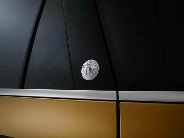 Kinaban-debutal-a-Lincoln-Navigator-Black-Gold-Edition-7