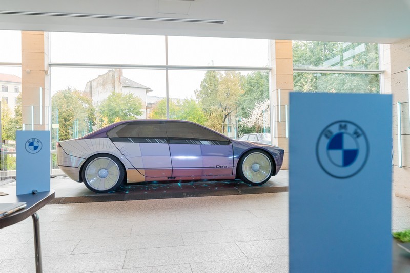Szinvaltoztato-tanulmanyautojat-mutatta-be-Debrecenben-a-BMW-Group-8