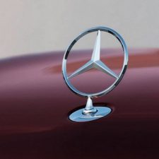 A Mercedes-Benz erős negyedik negyedév után csaknem azonos mennyiségű autót értékesített tavaly