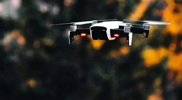 Drónokkal (is) vadásznak a szabálytalan autósokra a nógrádi zsaruk