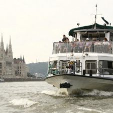 Menetrend szerinti hajójárat indul a Duna fővárosi szakaszán