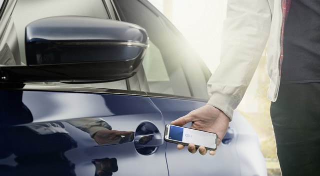 iPhone-okkal is indíthatók lesznek a BMW modelljei