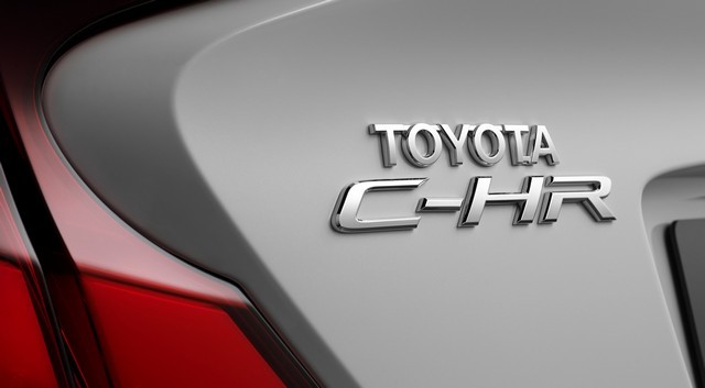 Érkezik a Toyota városi sport-terepjárója és vele egy sikkes változat is