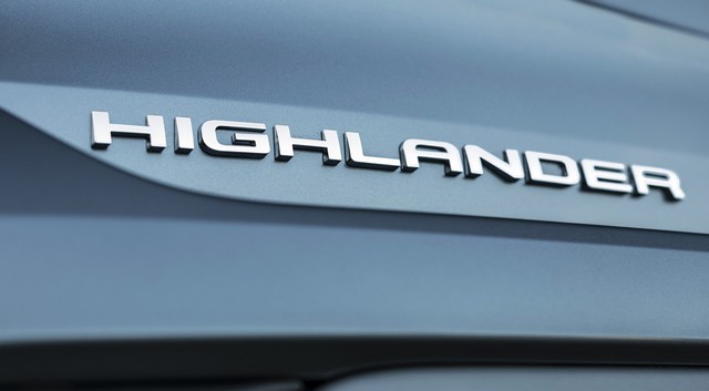 Lenyűgöző dizájnnal és elképesztő méretekkel hódít a vadonatúj Toyota Highlander (Exkluzív videóval)
