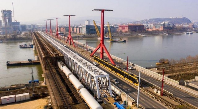 Megindult a menetrend szerinti vonatforgalom a déli összekötő vasúti híd új szerkezetén