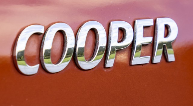 A MINI Cooper már több mint hatvan éve az élménydús vezetés szimbóluma