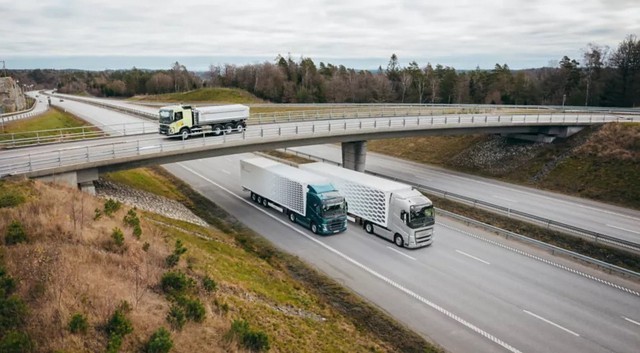 A Volvo Trucks legújabb motorfejlesztéseivel tovább javítja teherautói teljesítményét és fogyasztási adatait