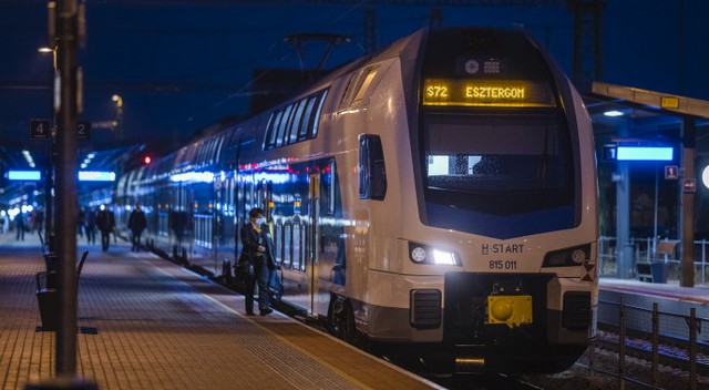 November 2-től már a Budapest–Esztergom vasútvonalon is közlekedik a KISS