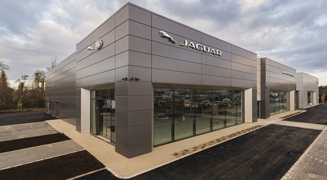 Megtörtént az új Jaguar és Land Rover szalon műszaki átadása a Váci úton