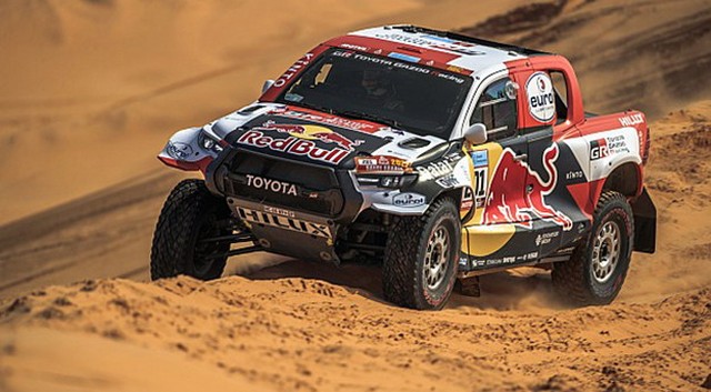 Uralják a mezőnyt a Toyoták a Dakaron