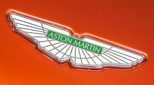 A „világ legerősebb luxus SUV-ját” készül piacra dobni az Aston Martin