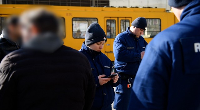 Ismét villamosvonalakat ellenőriztek rendőrök Budapesten, három embert állítottak elő