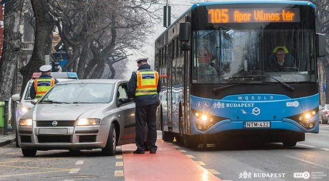 Harmincegy bírságot szabtak ki a buszsávok ellenőrzésekor