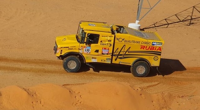 Megtalálta a technika ördöge a Dakar-rali magyar kamionosait