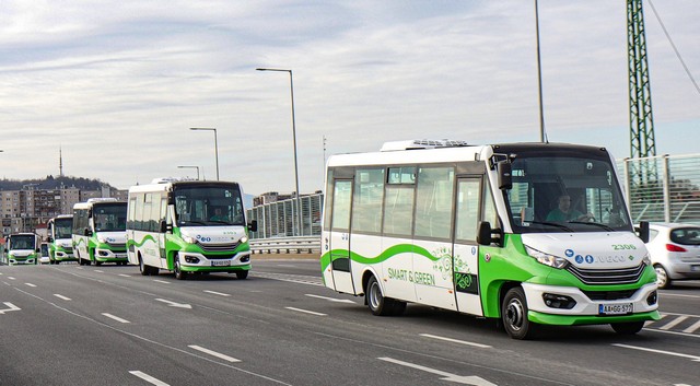 Korszerű alacsonypadlós CNG városi autóbuszok érkeztek Miskolcra