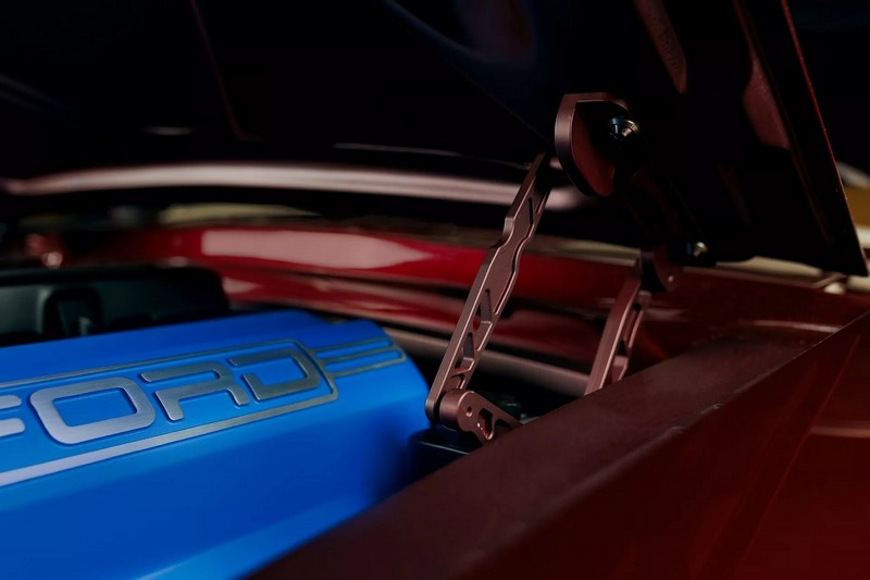 A Ringbrothereknek több mint 4000 órába telt megépíteni ezt a ’65-ös Ford Mustang kabriót (120)