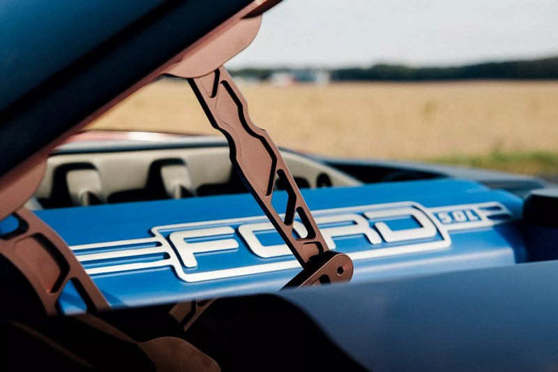 A Ringbrothereknek több mint 4000 órába telt megépíteni ezt a ’65-ös Ford Mustang kabriót (142)