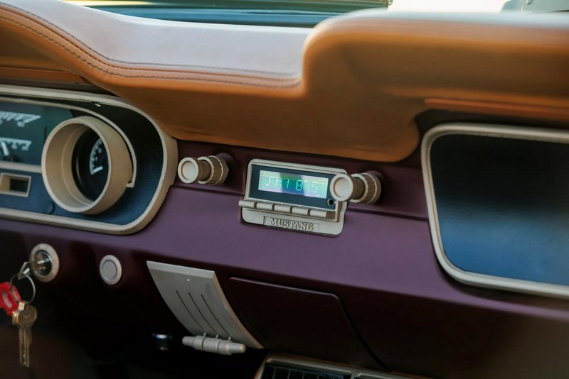 A Ringbrothereknek több mint 4000 órába telt megépíteni ezt a ’65-ös Ford Mustang kabriót (18)