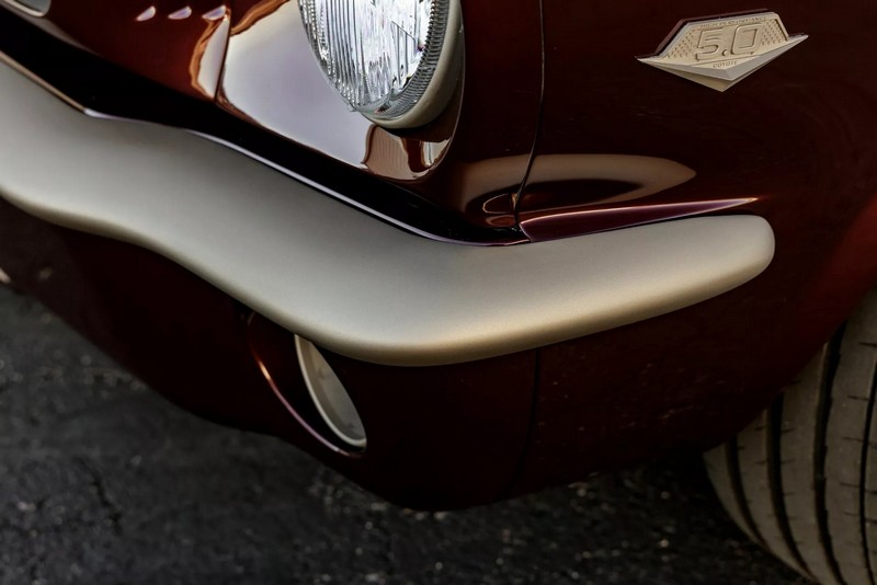 A Ringbrothereknek több mint 4000 órába telt megépíteni ezt a ’65-ös Ford Mustang kabriót (198)