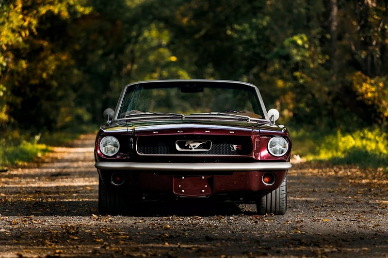 A Ringbrothereknek több mint 4000 órába telt megépíteni ezt a ’65-ös Ford Mustang kabriót (199)