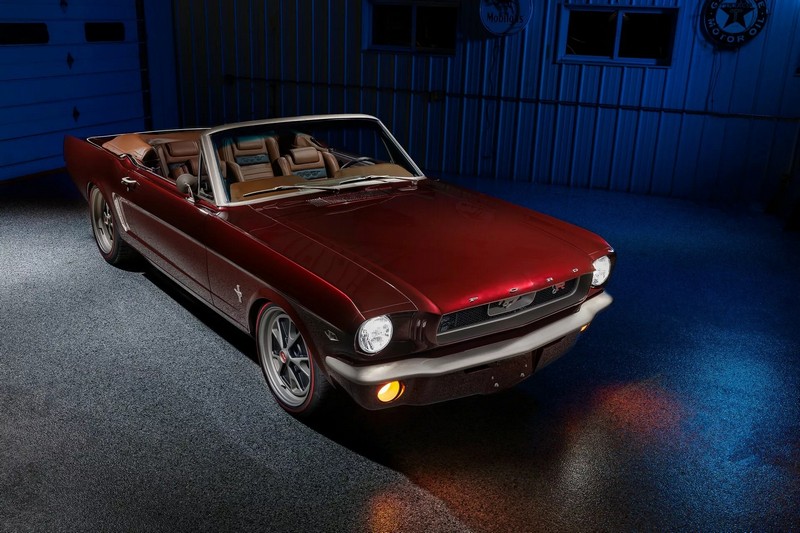 A Ringbrothereknek több mint 4000 órába telt megépíteni ezt a ’65-ös Ford Mustang kabriót (66)