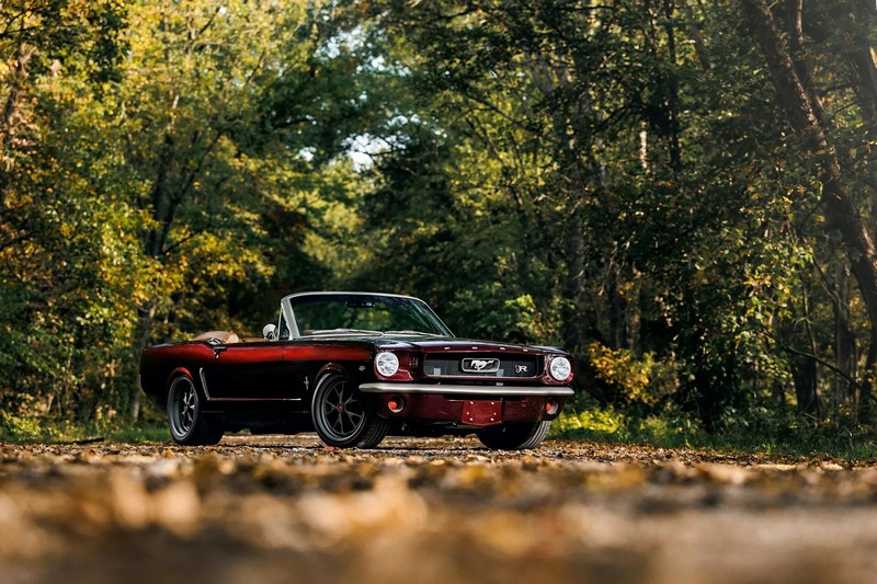 A Ringbrothereknek több mint 4000 órába telt megépíteni ezt a ’65-ös Ford Mustang kabriót (68)
