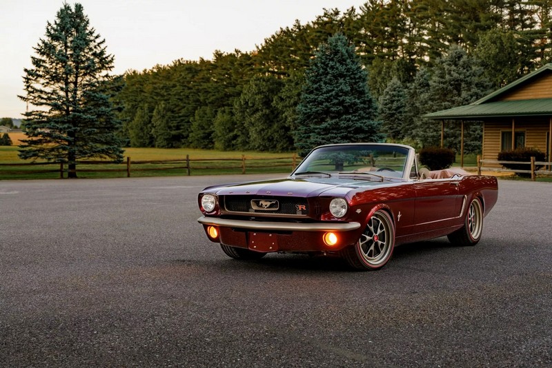 A Ringbrothereknek több mint 4000 órába telt megépíteni ezt a ’65-ös Ford Mustang kabriót (83)