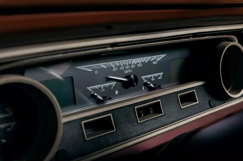A Ringbrothereknek több mint 4000 órába telt megépíteni ezt a ’65-ös Ford Mustang kabriót (84)