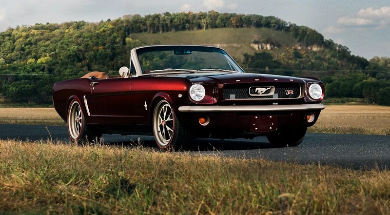 A Ringbrothereknek több mint 4000 órába telt megépíteni ezt a ’65-ös Ford Mustang kabriót __L E A D (1)
