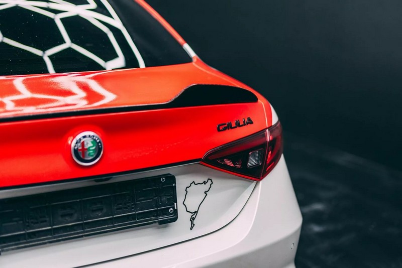 Alfa-Romeo-Giulia-Quadrifoglio-8