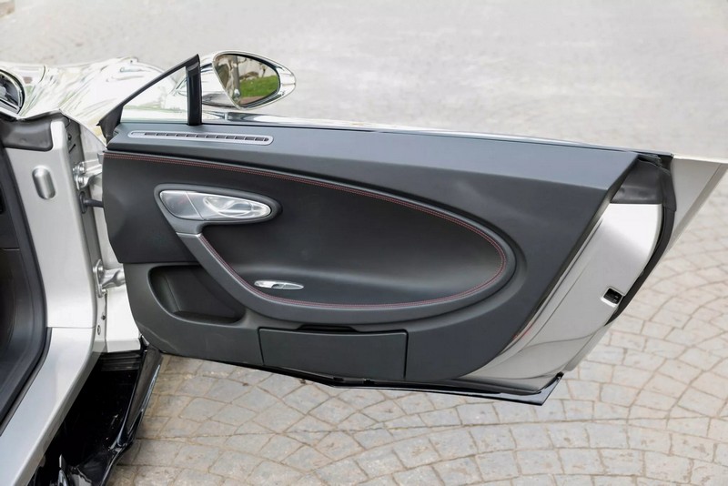 Látni fogja a tükörképét ebben a Bugatti Chironban, még akkor is, ha nem engedheti meg magának (10)