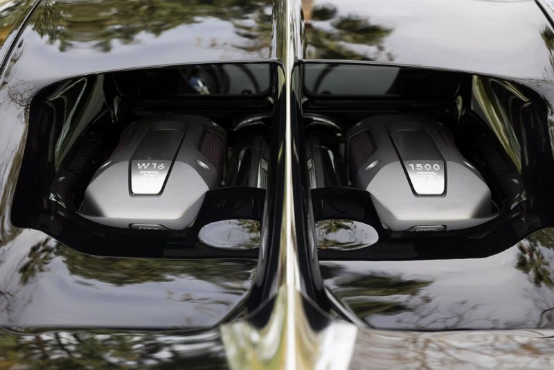 Látni fogja a tükörképét ebben a Bugatti Chironban, még akkor is, ha nem engedheti meg magának (17)