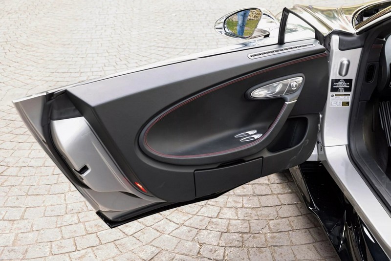 Látni fogja a tükörképét ebben a Bugatti Chironban, még akkor is, ha nem engedheti meg magának (7)