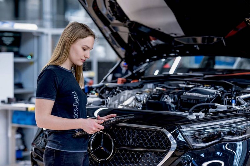 Fotó és videó anyag a Mercedes-Benz sindelfingeni gyárából (2)