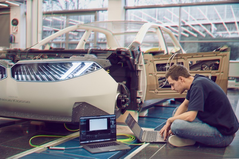 A BMW Group tervezőmérnökei bemutatják a Neue Klasse minden érzékszervet átható élményét (41)