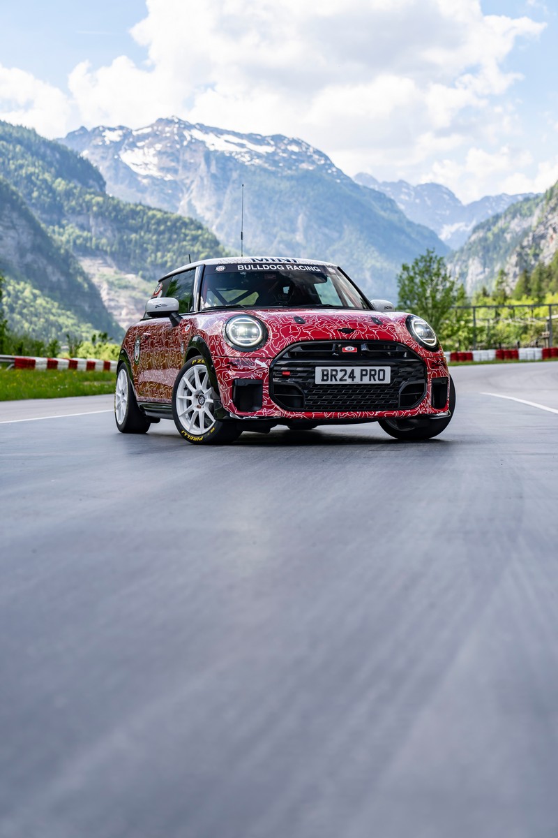 Az új MINI John Cooper Works a nürburgringi 24-órás futamon debütál a nemzetközi világpremier előtt (32)