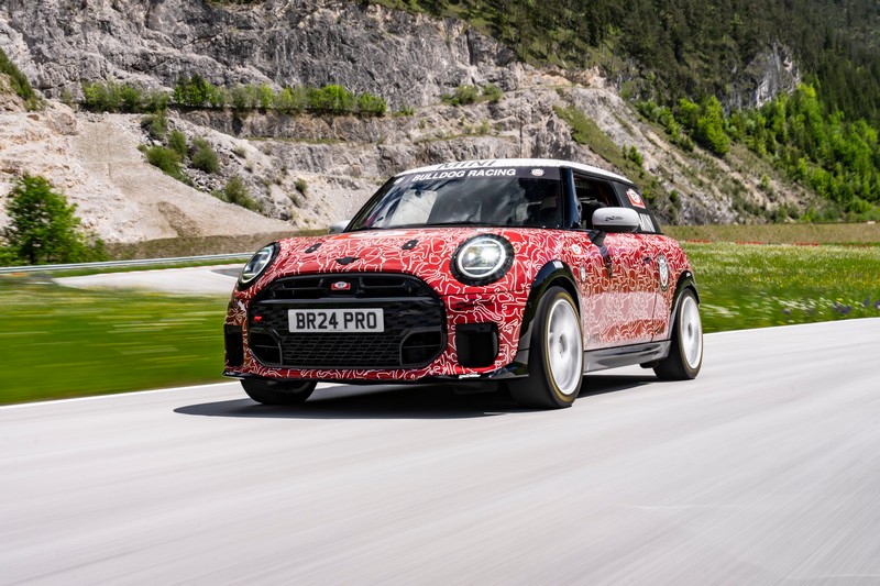 Az új MINI John Cooper Works a nürburgringi 24-órás futamon debütál a nemzetközi világpremier előtt (45)