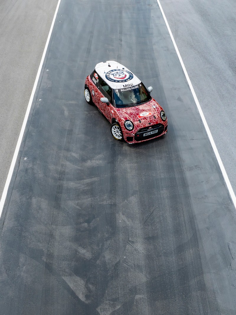 Az új MINI John Cooper Works a nürburgringi 24-órás futamon debütál a nemzetközi világpremier előtt (54)