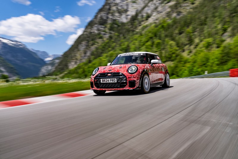 Az új MINI John Cooper Works a nürburgringi 24-órás futamon debütál a nemzetközi világpremier előtt (68)