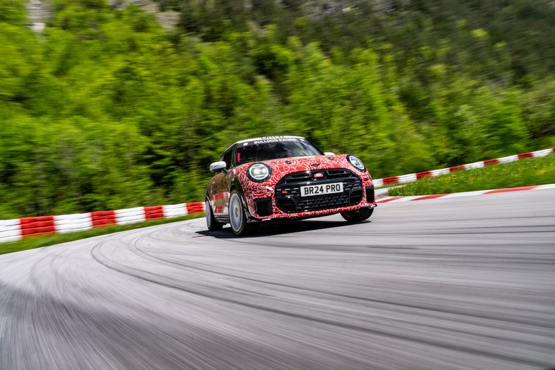 Az új MINI John Cooper Works a nürburgringi 24-órás futamon debütál a nemzetközi világpremier előtt (70)