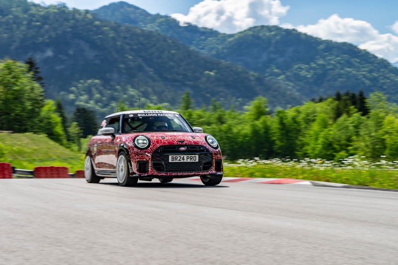 Az új MINI John Cooper Works a nürburgringi 24-órás futamon debütál a nemzetközi világpremier előtt (11)