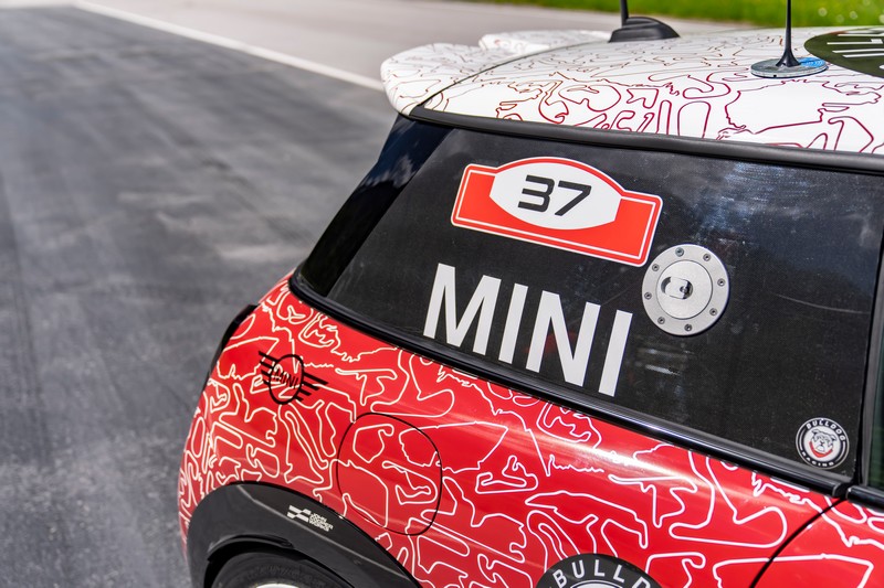 Az új MINI John Cooper Works a nürburgringi 24-órás futamon debütál a nemzetközi világpremier előtt (21)