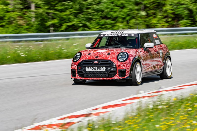 Az új MINI John Cooper Works a nürburgringi 24-órás futamon debütál a nemzetközi világpremier előtt (30)