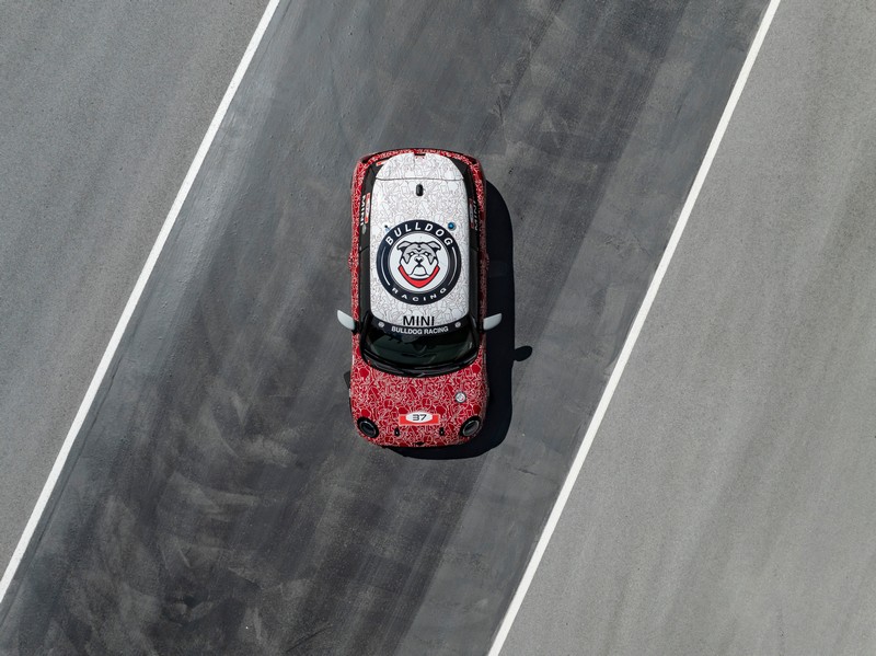 Az új MINI John Cooper Works a nürburgringi 24-órás futamon debütál a nemzetközi világpremier előtt (33)