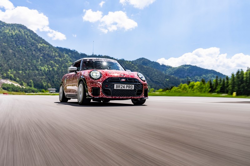 Az új MINI John Cooper Works a nürburgringi 24-órás futamon debütál a nemzetközi világpremier előtt (69)