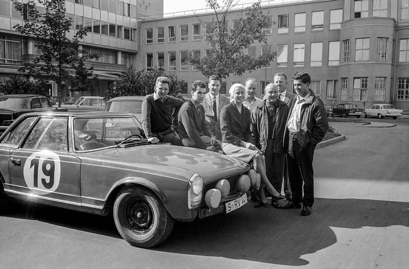 Mercedes-Benz Werksrennfahrerin Ewy Baronin von Korff-Rosqvist im Alter von 94 Jahren verstorben

Mercedes-Benz works racing driver Ewy Baroness von Korff-Rosqvist has died aged 94