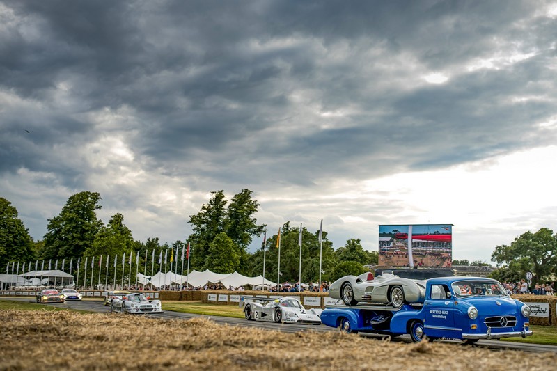 Mercedes-Benz begeistert mit historischer Parade auf der Bergrennstrecke beim Goodwood Festival of Speed 2024

Mercedes-Benz thrills with historic parade on the hill climb circuit at the Goodwood Festival of Speed 2024