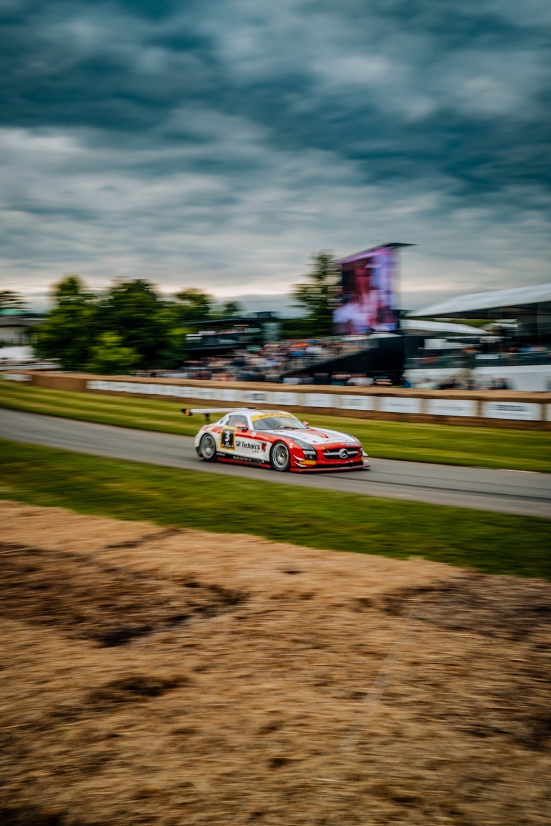 Mercedes-Benz begeistert mit historischer Parade auf der Bergrennstrecke beim Goodwood Festival of Speed 2024

Mercedes-Benz thrills with historic parade on the hill climb circuit at the Goodwood Festival of Speed 2024