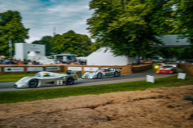 Mercedes-Benz begeistert mit historischer Parade auf der Bergrennstrecke beim Goodwood Festival of Speed 2024

Mercedes-Benz thrills with historic parade on the hill climb circuit at the Goodwood Festival of Speed 2024